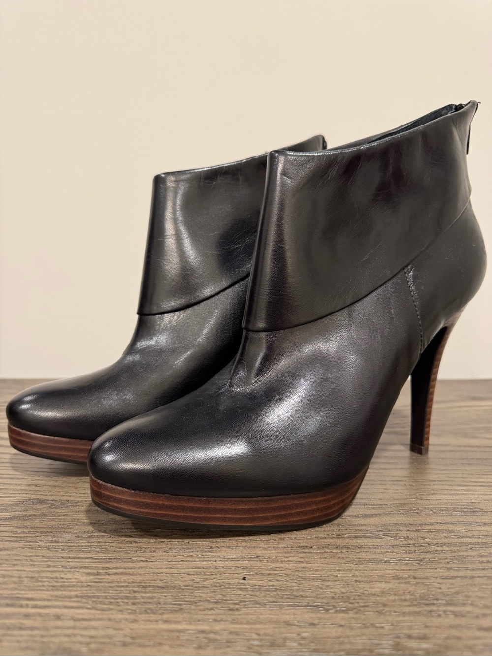 Steve Madden | Trishia Black Leather Fold-Over Platform Booties | Size 9